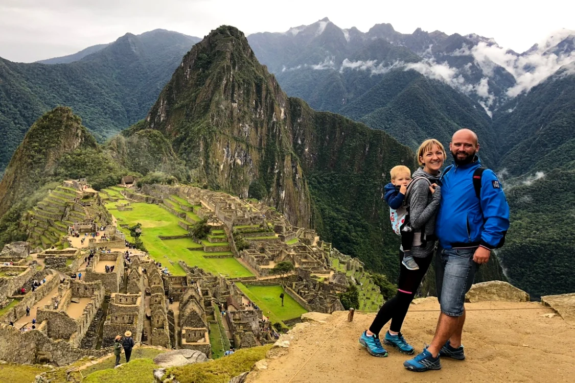 Alina, Andrei şi Eric la Machu Pichu. FOTO: Arhivă personală