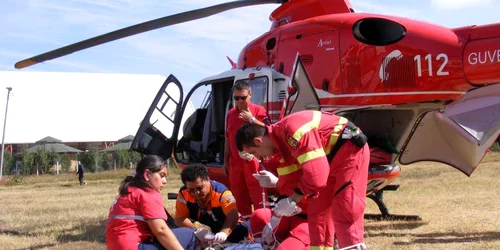 Fetiţa a fost transportată la Bucureşti cu elicopterul SMURD