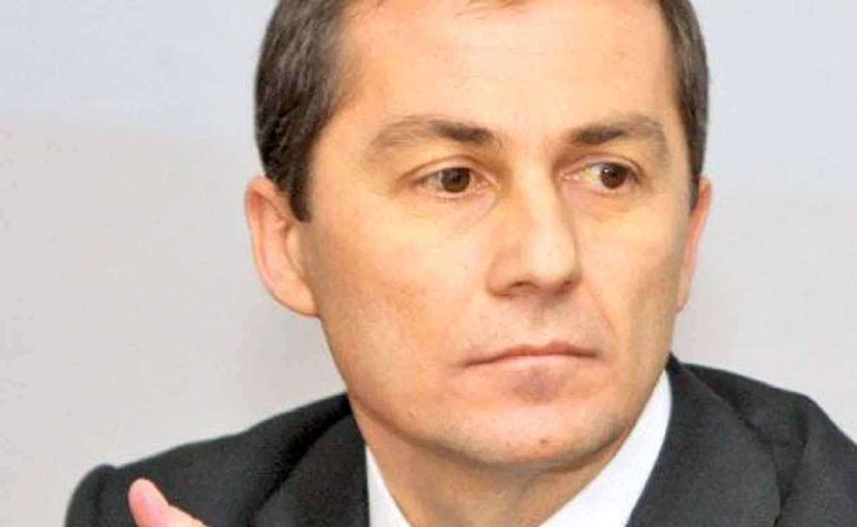 
    Daniel Morar  