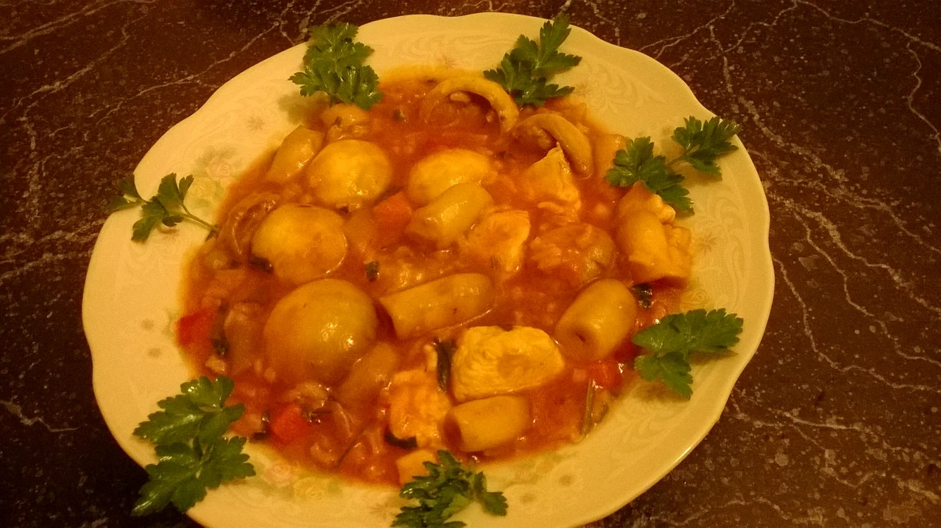 
    Tocăniţă din piept de pui şi ciuperci  