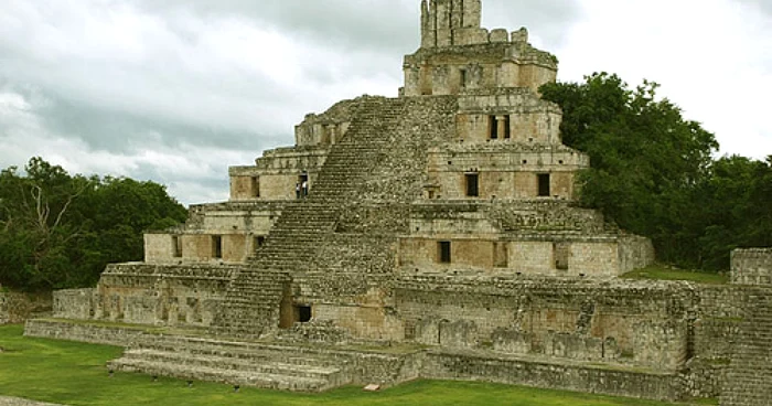 1/3
Arhitectura piramidelor mayaşe Foto:mayas.net