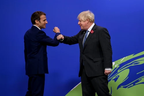4 emmanuel macron vs boris johnson un clovn 4 jpg jpeg