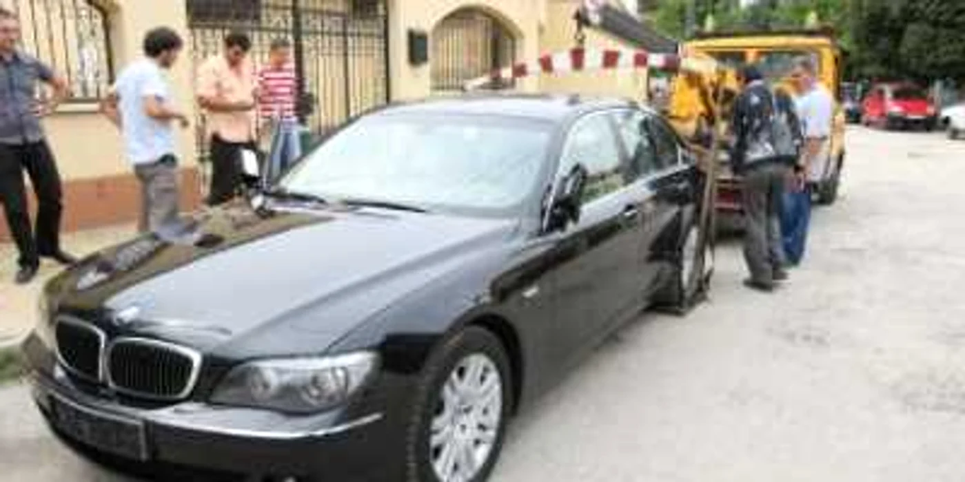 Craiova: Un BMW de lux de 20.000 de euro este ultima achiziţie a beizadelei Covei