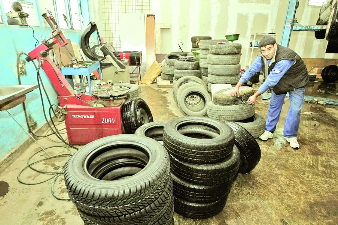 
    Service-urile auto vor  avea mult de lucru în perioada  1 noiembrie - 31 martie, întru căt  folosirea cauciucurilor de iarnă  este obligatorie  