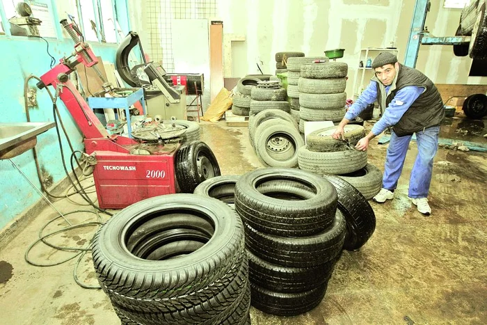 
    Service-urile auto vor  avea mult de lucru în perioada  1 noiembrie - 31 martie, întru căt  folosirea cauciucurilor de iarnă  este obligatorie  