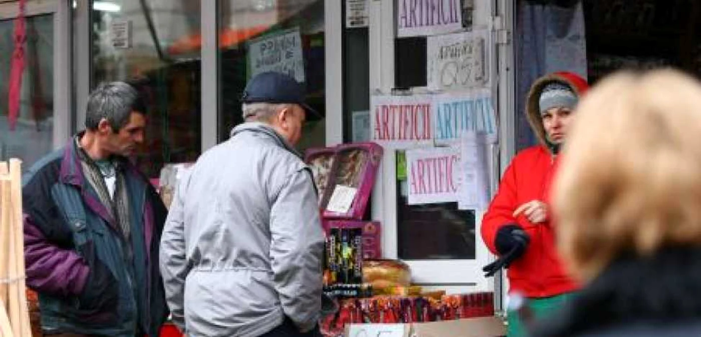 Vânzătorii comercializau artificii interzise de lege