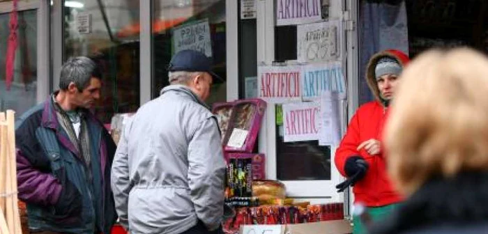 Vânzătorii comercializau artificii interzise de lege