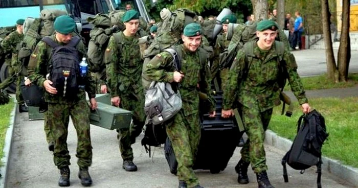 Militari din Chişinău. FOTO Adevărul Moldova