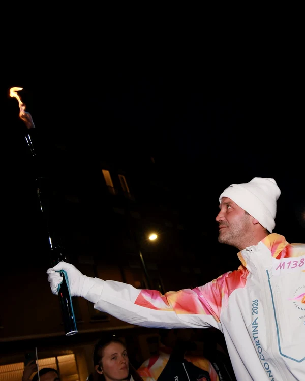 Cristi Chivu și flacăra olimpică / foto: FB Inter