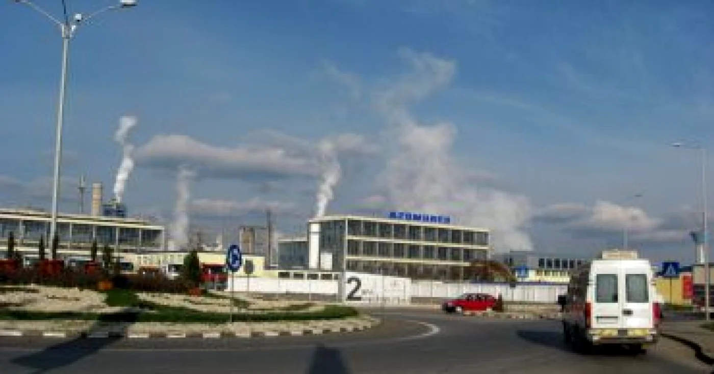 Târgu Mureş: Frigul închide secţiile de amoniac din Azomureş