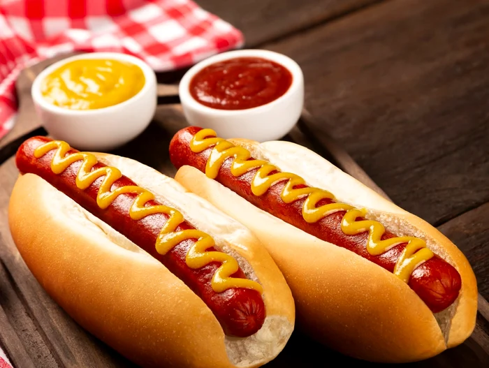 Consumul de hot dogs trebuie evitat FOTO: Shuterstock