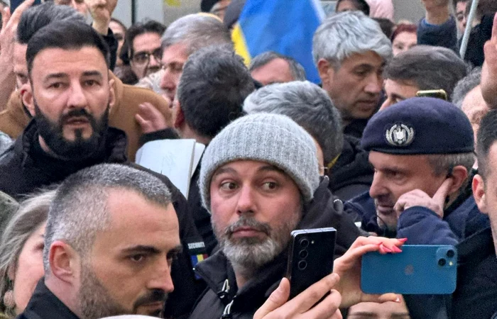 Fiul lui Călin Georgescu (cu fes)
