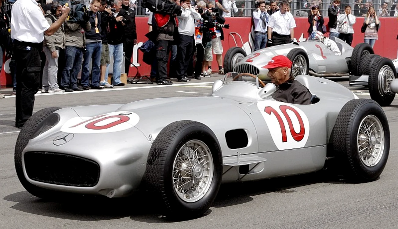 Niki Lauda, la volanul unui monopost într-o paradă pe circuitul NurburgringFoto: EPA-EFE