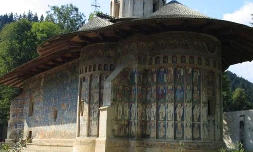 Directorul Direcţiei de Cultură Suceava acordă atenţie mai mult propriei imagini decât Patrimoniului jpeg