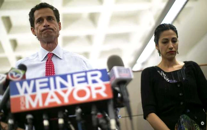 Anthony Weiner şi soţia lui, Huma Abedin FOTO Reuters