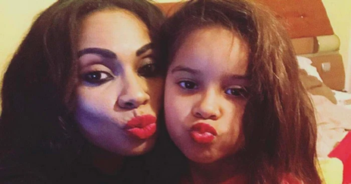 Laurette e o mamă grijulie