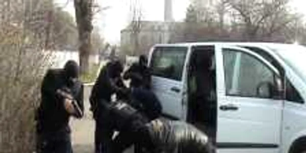 Poliţia a efectuat mai multe descinderi pentru a-i prinde pe suspecţi foto:arhivă