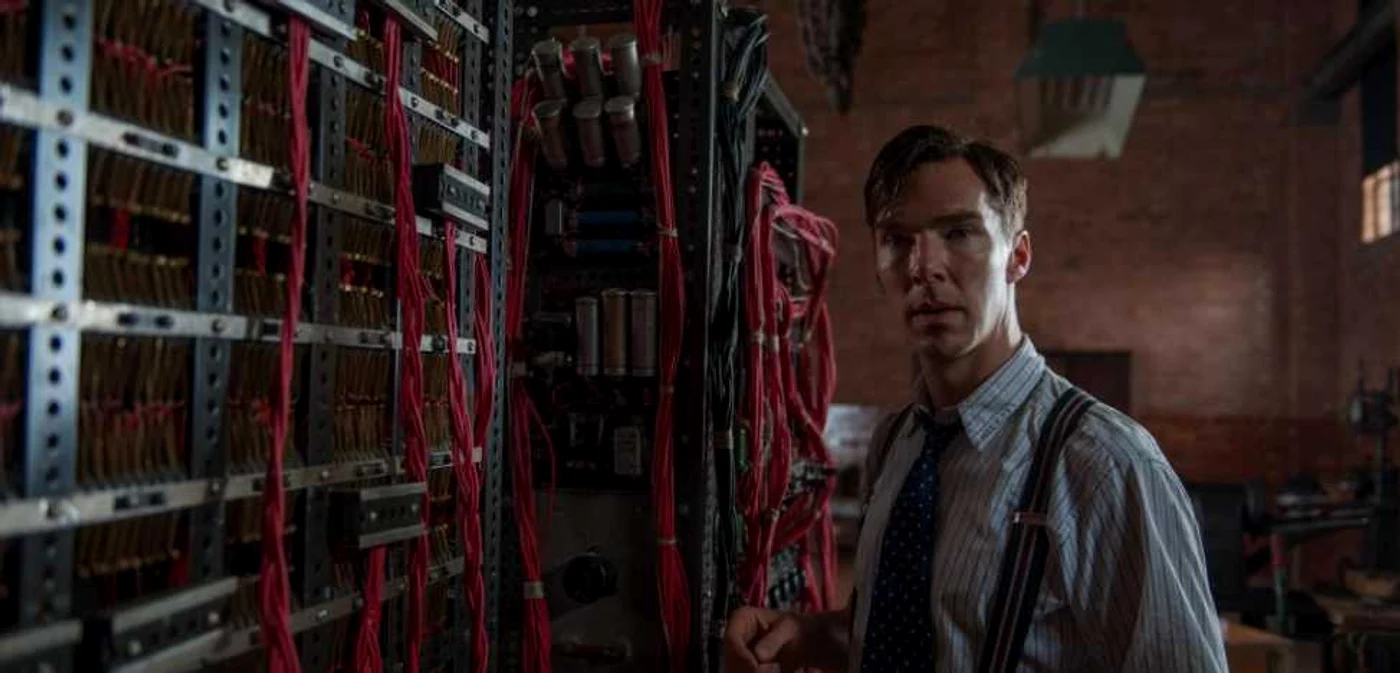 E greu să
fii geniu: Benedict Cumberbatch, în
rolul lui Alan Turing