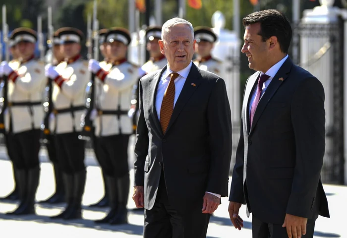 Secretarul american al Apărării, Jim Mattis, s-a întâlnit la Skopje cu premierul macedonean, Zoran Zaev, înainte de crucialul referendum din Macedonia Foto: EPA/EFE