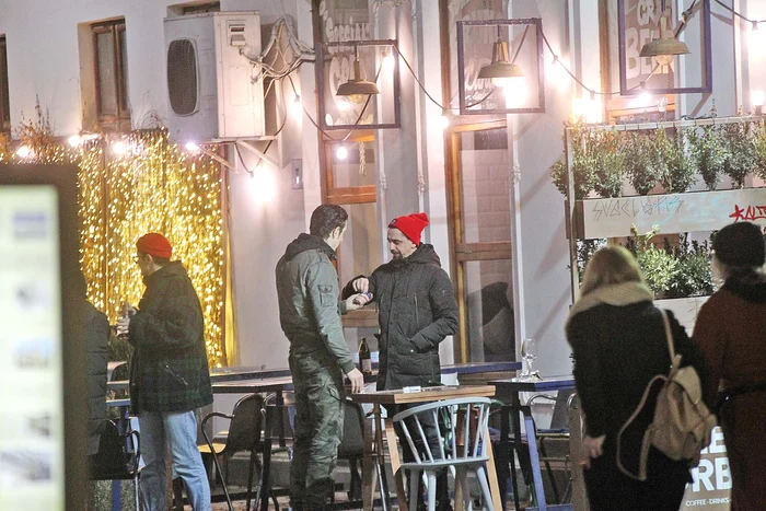 Au “sudat” ţigările