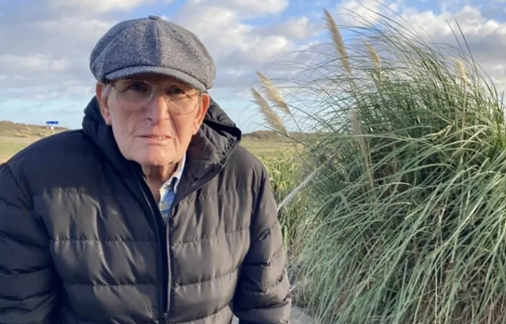 Un bărbat a fost amendat cu peste 280 de euro după ce a scuipat o frunză care i-a intrat în gură: „Am fost șocat”