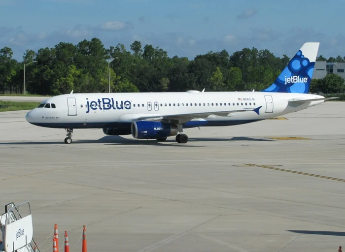 Aeronava Jet Blue a aterizat în siguranţă