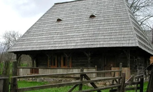 Prezent şi viitor în Maramureșul turistic și tradiţional   despre disparitia arhitecturii si culturii populare maramuresene jpeg