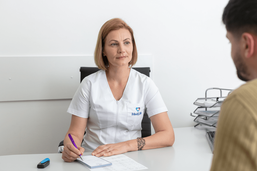 Riscurile autodiagnosticării și automedicației: Același simptom poate să apară în cinci boli diferite, cu tratamente complet diferite