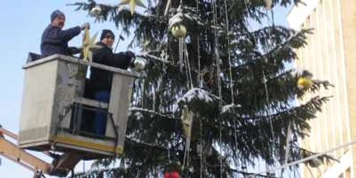 Ornamentele luminoase vor fi aprinse miercuri