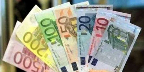 Un milion de euro în bancnote false de 50 şi 500 de euro