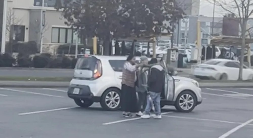 Bijuterii furate prin metoda „binecuvântării”: O grupare de români a fost prinsă în flagrant de poliția din SUA