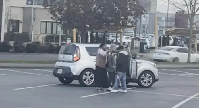 Români prinși în SUA furând bijuterii prin metoda „binecuvântarea” FOTO: Fox 13