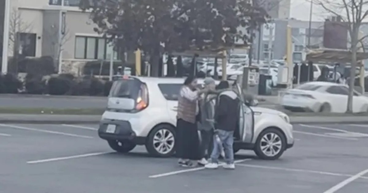Bijuterii furate prin metoda „binecuvântării” în SUA