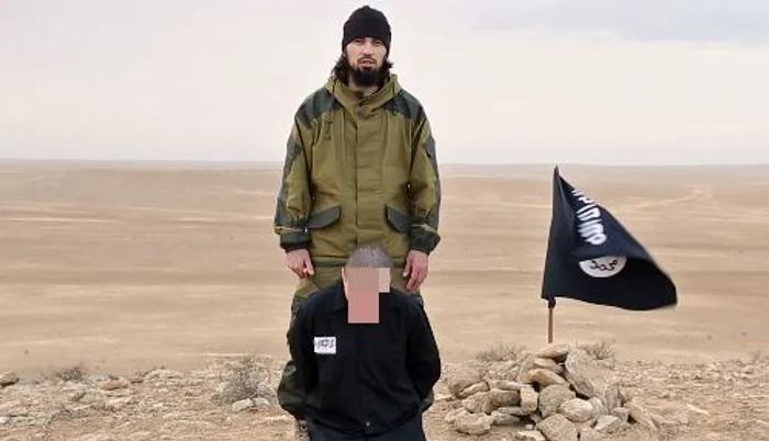 În înregistrare, presupusul ofițer rus, îi roagă pe alți agenți ruși să se predea înainte să fie decapitat de un bărbat cu barbăFoto: captură video