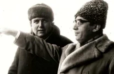 Ceauşescu a blamat întâlnirea poetului Păunescu cu Ion Iliescu jpeg