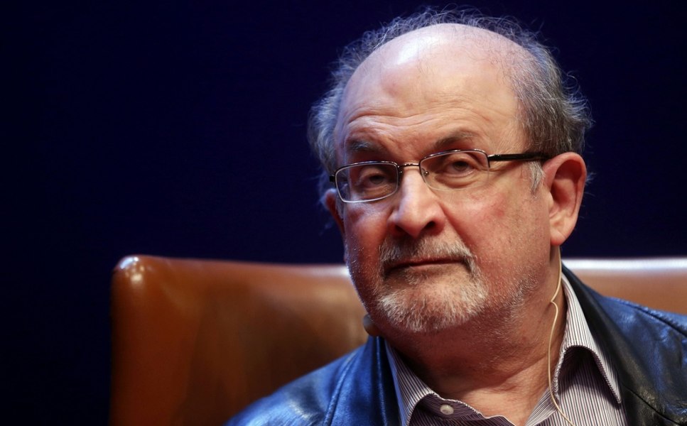 Scriitorul Salman Rushdie, plin de „presentimente rele“ în privința războiului Israel-Hamas. Iranul a emis pe nume său o sentință religioasă 