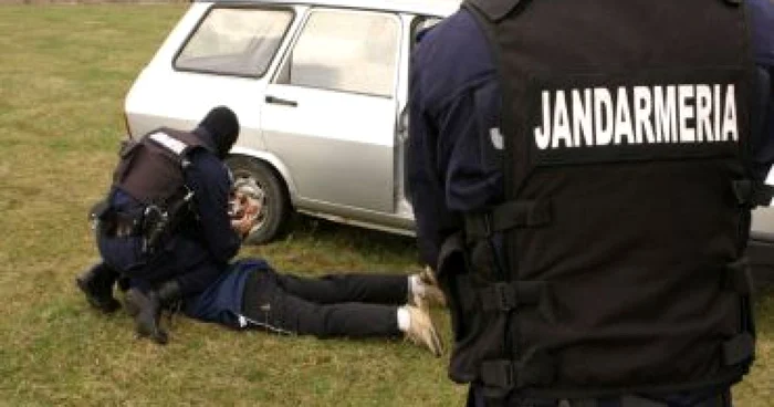 430 de jandarmi au fost avansaţi de ministrul Dan Nica