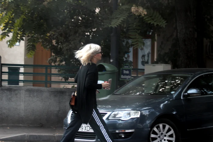 Blondina ar trebui să opteze pentru o măsură mai mică la haine 