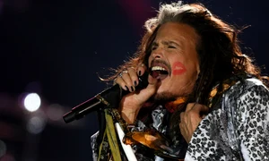 Steven Tyler de la Aerosmith cântă în timpul unui concert la Centrul Sportiv Olimpiisky din Moscova Rusia FOTO Hepta / Sputnik / Vladimir Astapkovich