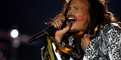 Steven Tyler de la Aerosmith cântă în timpul unui concert la Centrul Sportiv Olimpiisky din Moscova Rusia FOTO Hepta / Sputnik / Vladimir Astapkovich 