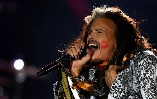 Steven Tyler de la Aerosmith cântă în timpul unui concert la Centrul Sportiv Olimpiisky din Moscova Rusia FOTO Hepta / Sputnik / Vladimir Astapkovich 