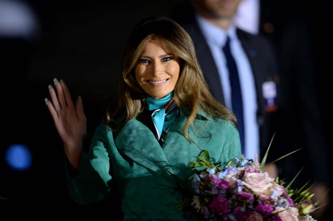 Melania Trump a purtat un palton verde la sosirea pe aeroport