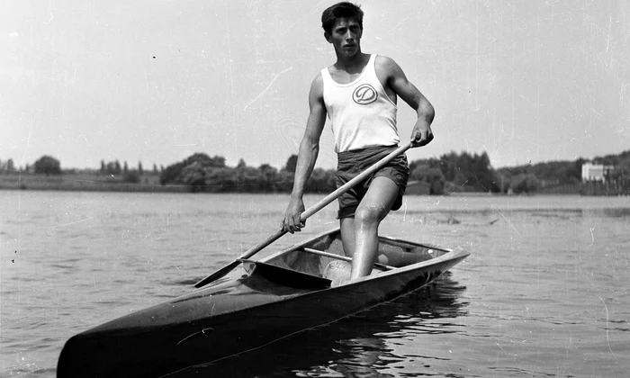 1968 Snagov Patzaichin canoe pagaie1 jpg
