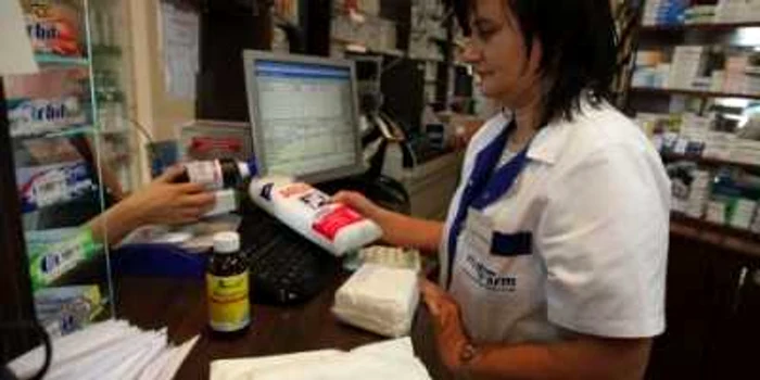Farmaciile vor funcționa după un program special