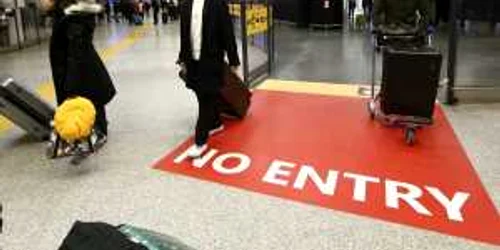Aeroport Italia - coronavirus - oameni cu masca FOTO Mediafax / /LaPresse via ZUMA Press