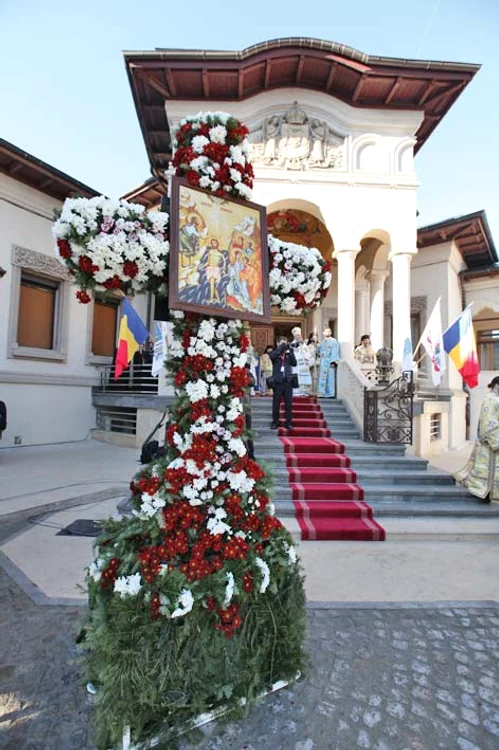 Crucea de gheaţă  s-a transformat  în crucea de brad