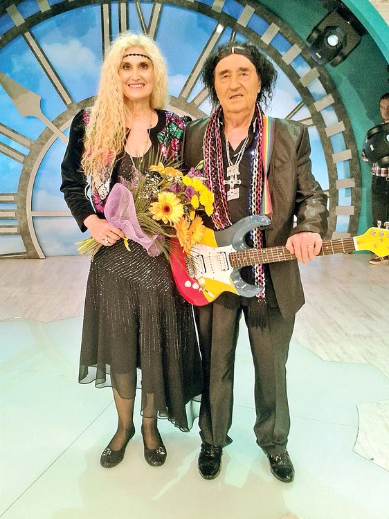 Marian cântă și cu soția lui, Dorina