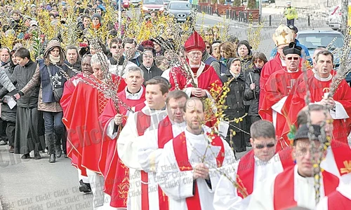 10 000 de credincioşi au venit  să şi sfinţească icoanele (Fotografii: Sever Gheorghe ) jpeg