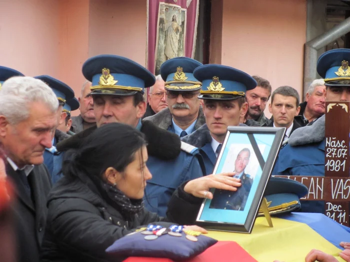 inmormantarea militarului de la bontida foto