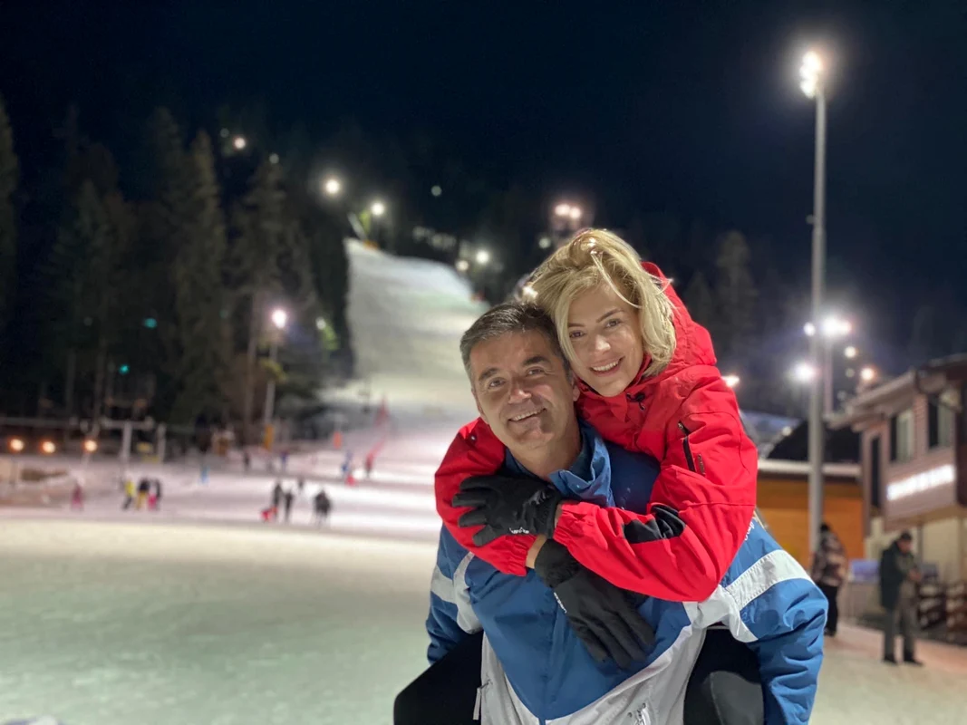 Roxana Ciuhulescu și Silviu Bulugioiu sunt fericiți împreună. Sursă: Facebook